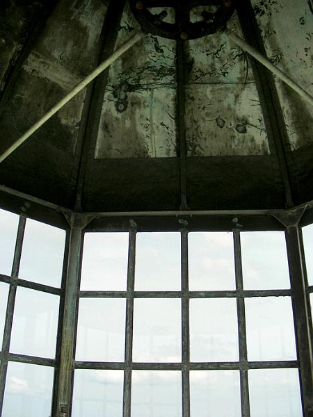 LighthouseInsideDome2.gif - Inside the, well...top of the lighthouse