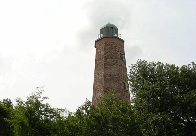 LighthouseOld.gif - The original Cape Henry lighthouse, built in 1792