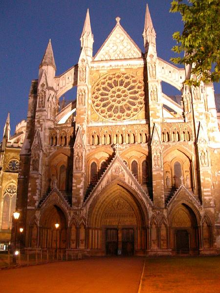 Dscn4960LondonWestminsterAbbey.jpg - Westminster Abbey at night