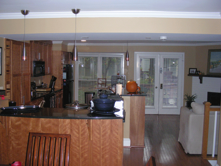 DSCN3028.gif - Looking into the kitchen from the living/dining room