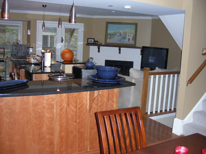 DSCN3029.gif - Kitchen and the place we watch TV