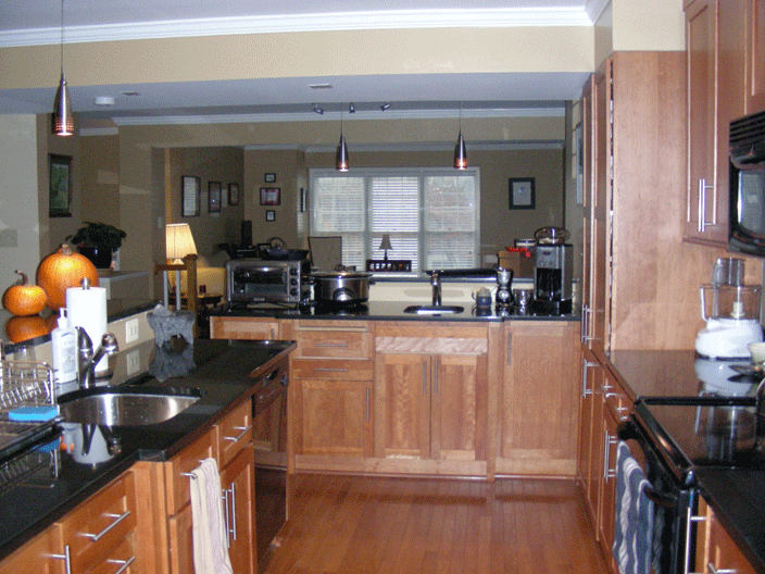 DSCN3030.gif - Kitchen and living room