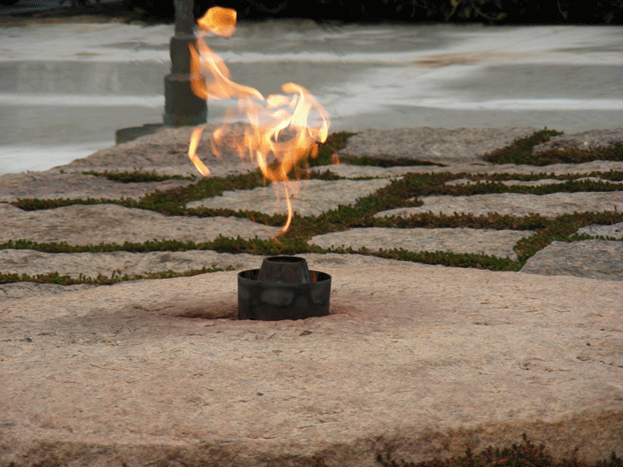 DSCN3144.gif - Arlington National Cemetery - Kennedy Gravesite (Nov '08)