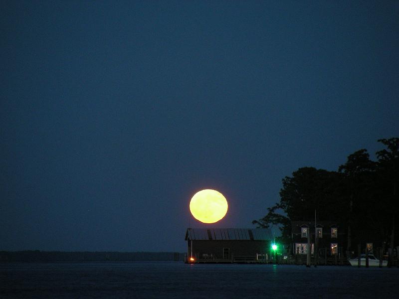 DSCN2448.JPG - Moonrise, Friday - Elizabeth City